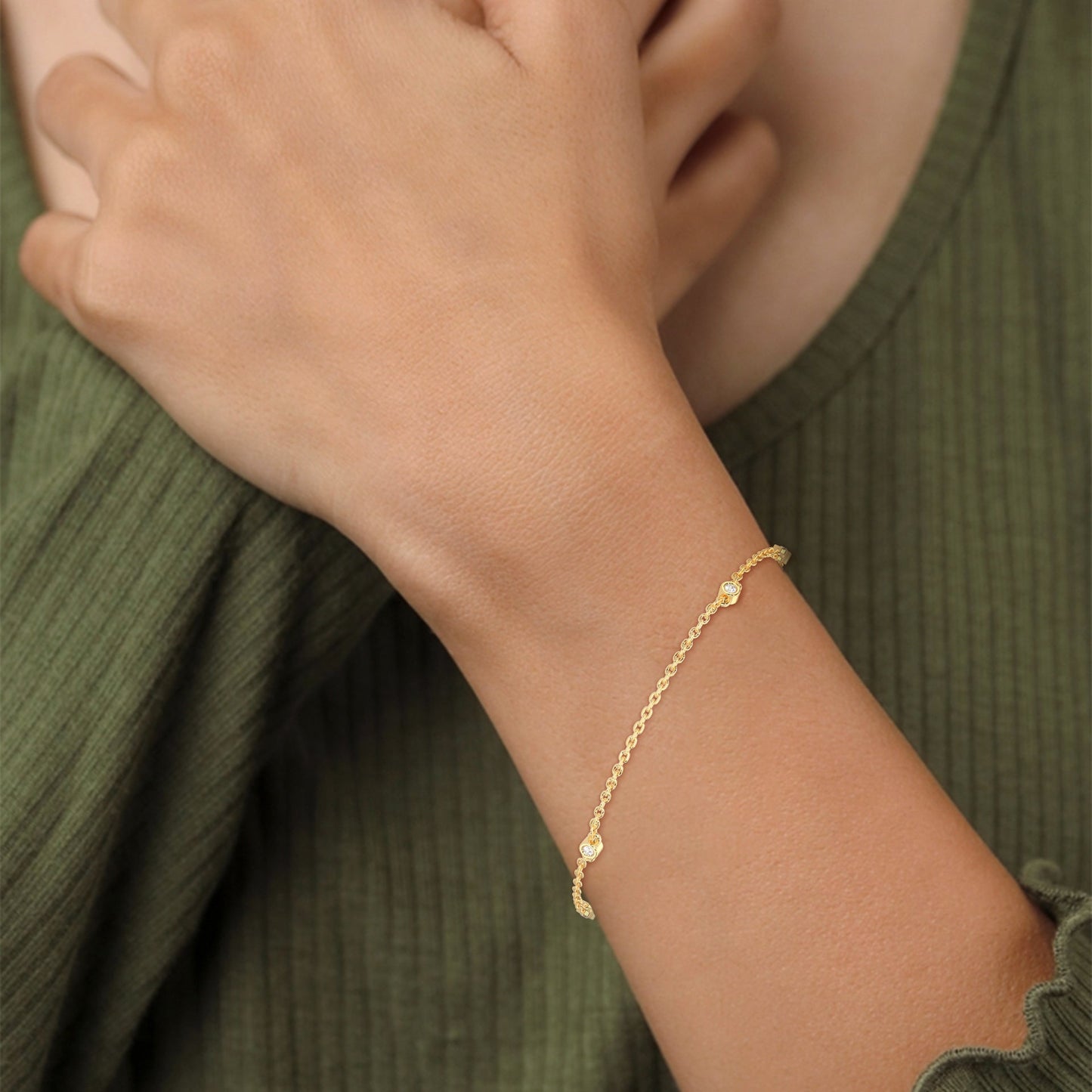 Gloria Bezel-Set Round-Cut Lab-Grown Diamond Gold Bracelet | 0.07 CTW